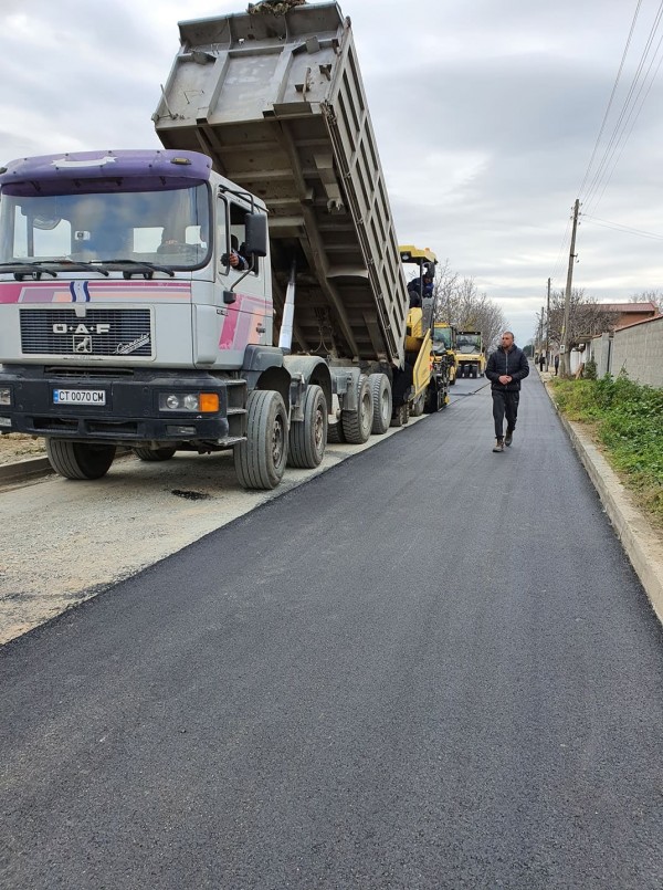 Продължава асфалтирането в Крън