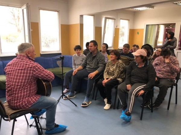 Мини концерт си спретнаха в дневния център “Работилница за мечти“