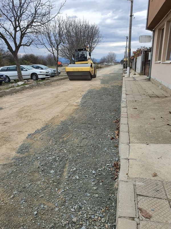 Продължава асфалтирането в Крън