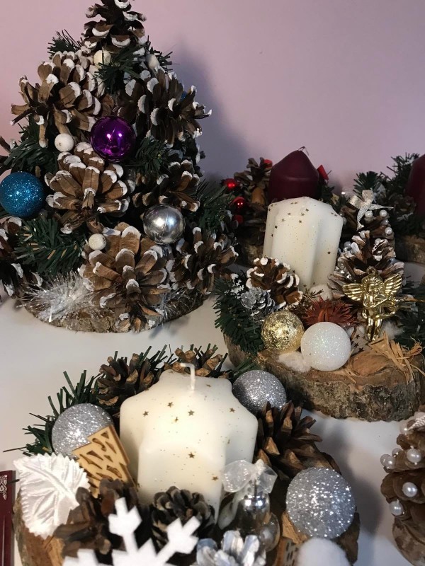 Зрелостници от МГ с коледен базар в помощ на бездомните животни