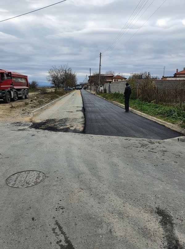 Продължава асфалтирането в Крън