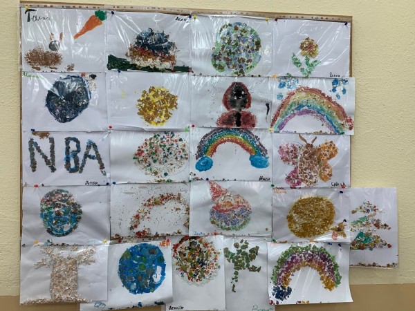 Доброволци учат деца на еко дейности