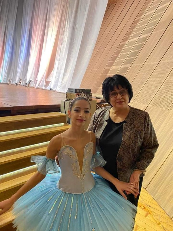 “Грацията“ Александра Иглева грабна злато и стипендия от конкурс във Варна