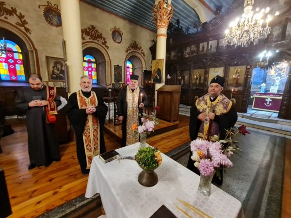 Възобновиха църковният магазин в Казанлък