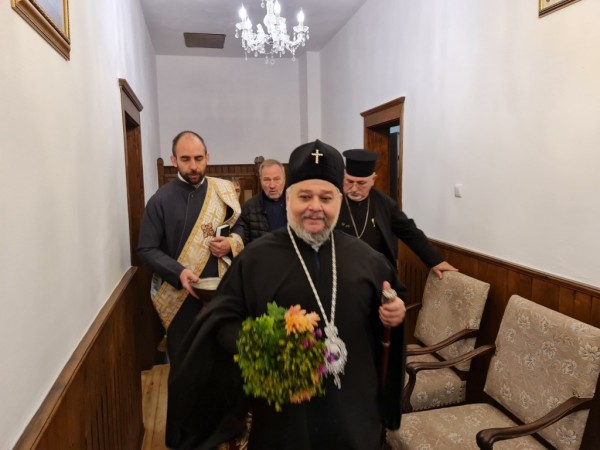 Възобновиха църковният магазин в Казанлък