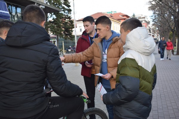 Младежи запознаха младежи с опасностите от СПИН