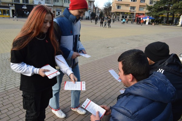 Младежи запознаха младежи с опасностите от СПИН