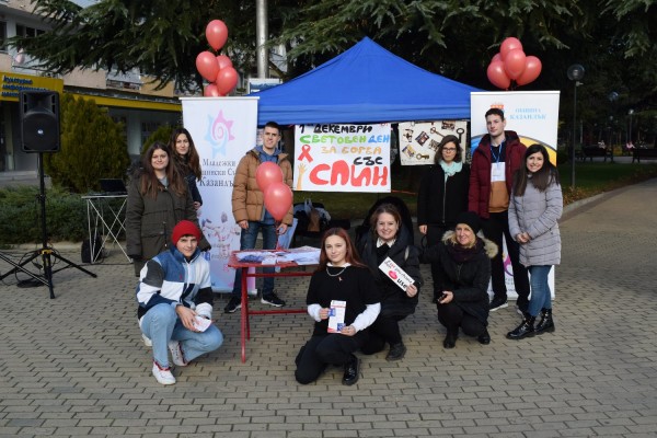 Младежи запознаха младежи с опасностите от СПИН