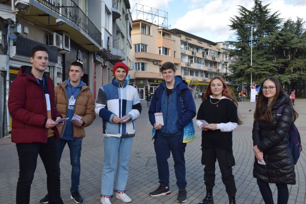 Младежи запознаха младежи с опасностите от СПИН