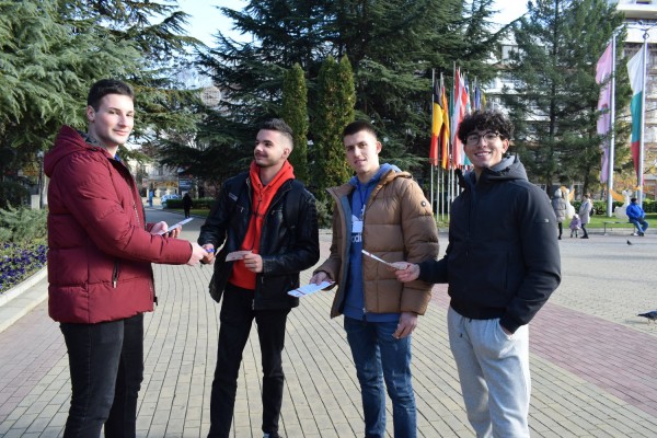 Младежи запознаха младежи с опасностите от СПИН