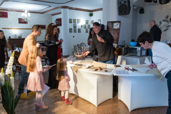 820 лв. събра за ден Кралство Хармония в полза на пчелните семейства в Казанлък