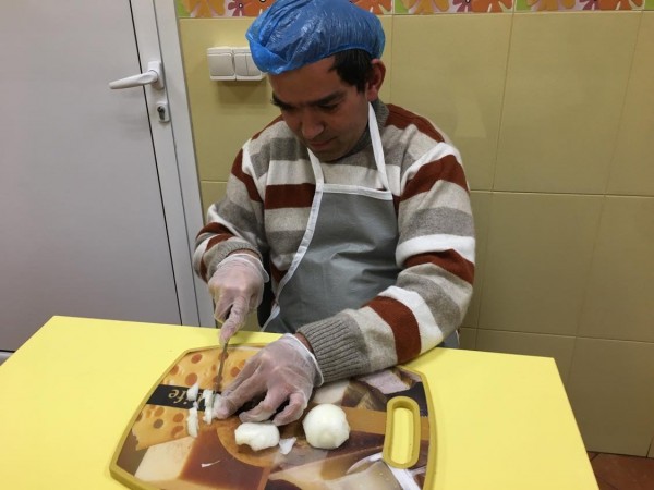 Никулденска трапеза си спретнаха младежите от защитеното жилище и дневния център