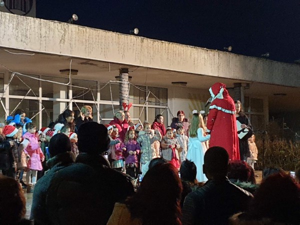 Запалиха коледните светлини и в Павел баня