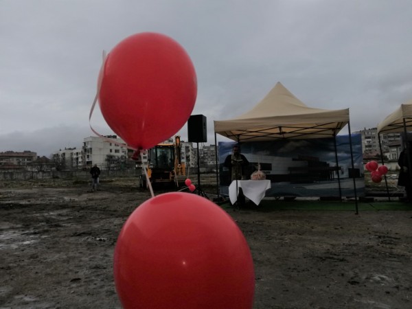 Първа копка на нов строителен хипермаркет в Казанлък