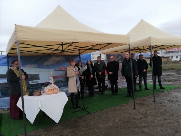 Първа копка на нов строителен хипермаркет в Казанлък