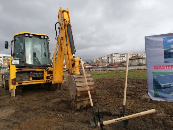 Първа копка на нов строителен хипермаркет в Казанлък