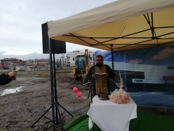 Първа копка на нов строителен хипермаркет в Казанлък