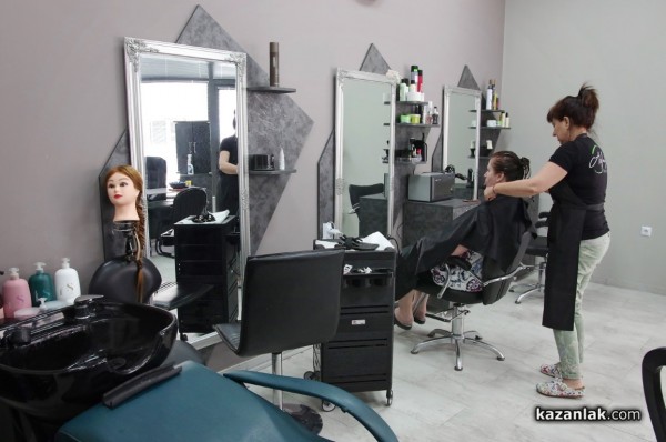 Забравете за косопада! Подарете си гъста и здрава коса в бюти студио „Аглая”