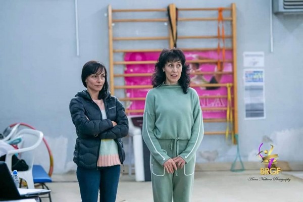 Шест гимнастички се окичиха с “червени рози“ на изпита за покриване на ниво