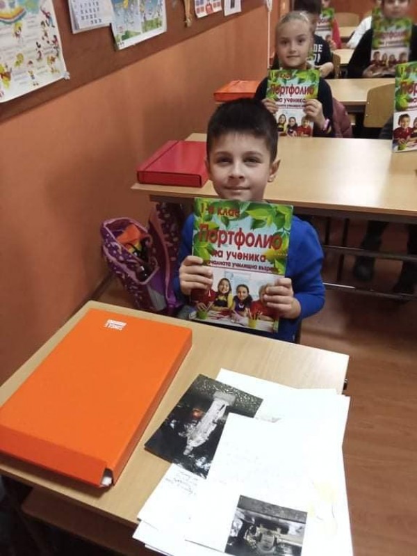 Второкласници от ОУ “Георги Кирков“ си направиха индивидуални портфолиа