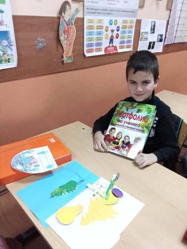 Второкласници от ОУ “Георги Кирков“ си направиха индивидуални портфолиа