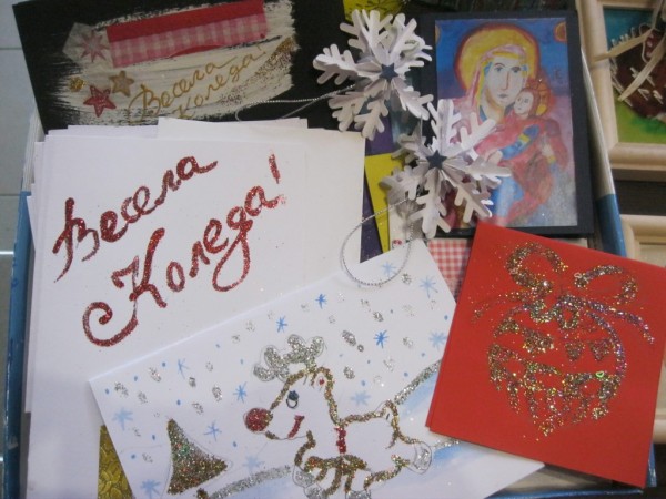 Малки художници продават свои творби, за да издадат книга