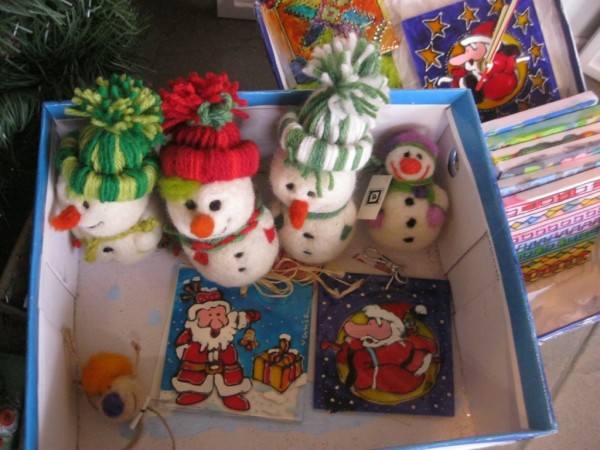 Малки художници продават свои творби, за да издадат книга