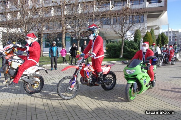 Дядо Коледовци на мотори отново ще зарадват най-малките