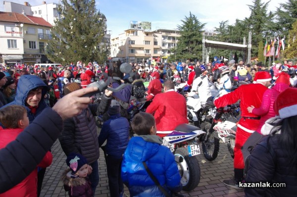 Дядо Коледовци на мотори отново ще зарадват най-малките