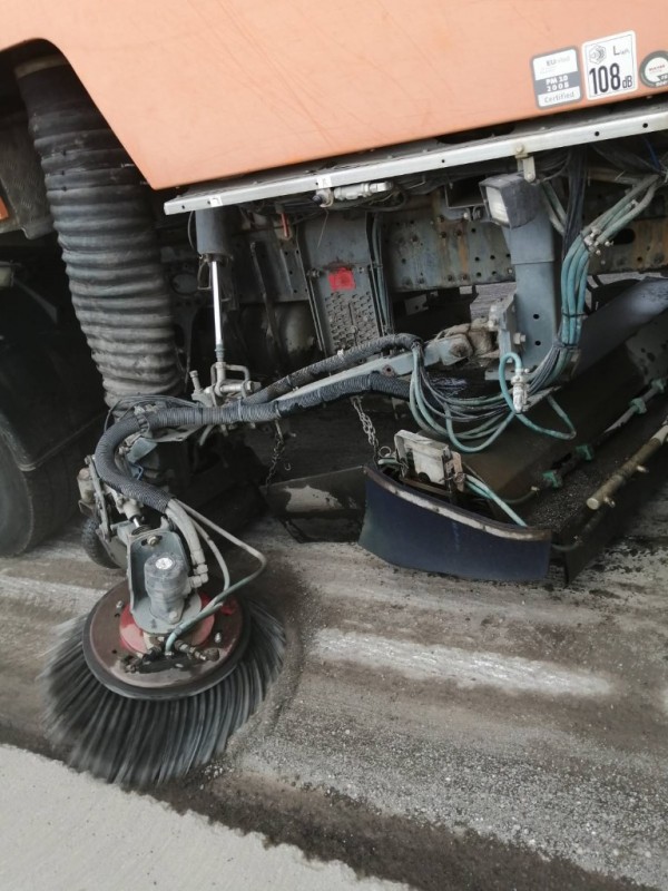 На западното платно на бул. “Никола Петков“ до Лидл вече е положен първият пласт асфалт