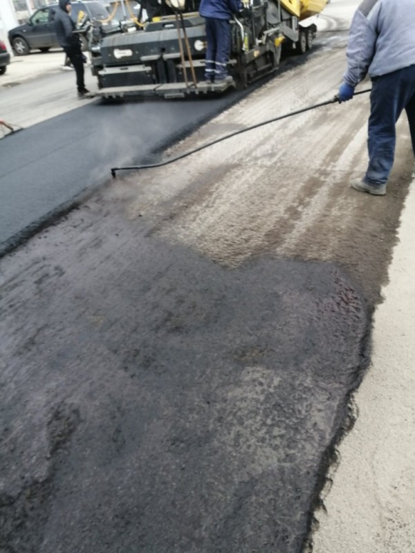 На западното платно на бул. “Никола Петков“ до Лидл вече е положен първият пласт асфалт