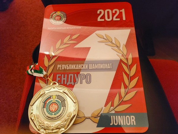 Два казанлъшки мото клуба грабнаха седем от годишните награди на БФМ