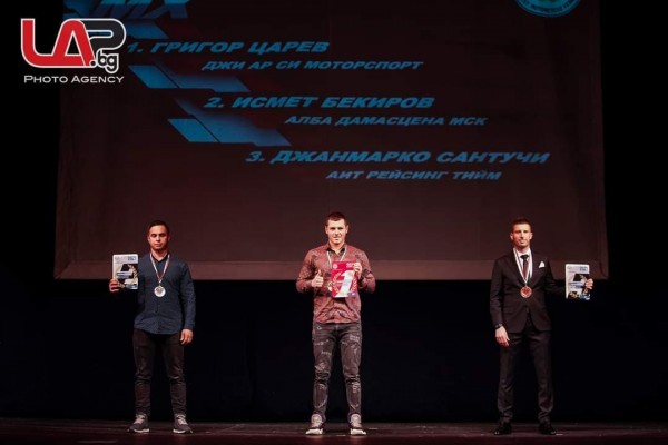 Два казанлъшки мото клуба грабнаха седем от годишните награди на БФМ