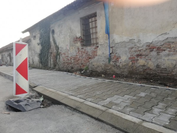 На западното платно на бул. “Никола Петков“ до Лидл вече е положен първият пласт асфалт