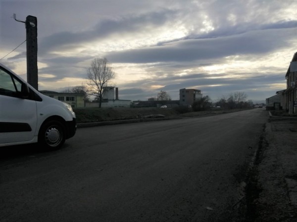 На западното платно на бул. “Никола Петков“ до Лидл вече е положен първият пласт асфалт