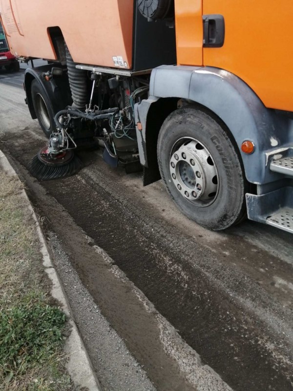 На западното платно на бул. “Никола Петков“ до Лидл вече е положен първият пласт асфалт