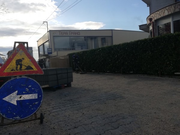 На западното платно на бул. “Никола Петков“ до Лидл вече е положен първият пласт асфалт