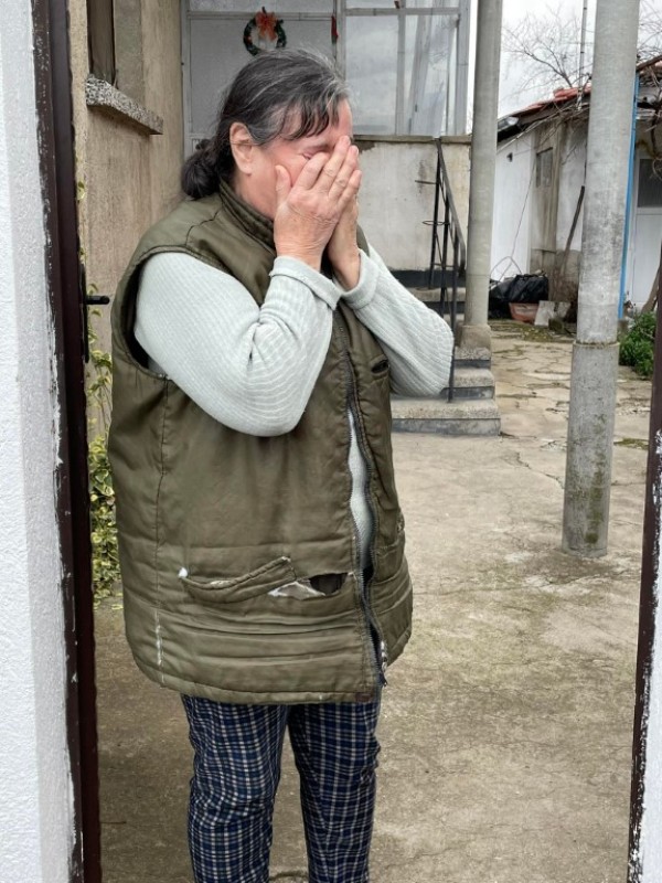 Семейство раздаде почти половин тон храна на самотноживеещи хора в с. Дунавци