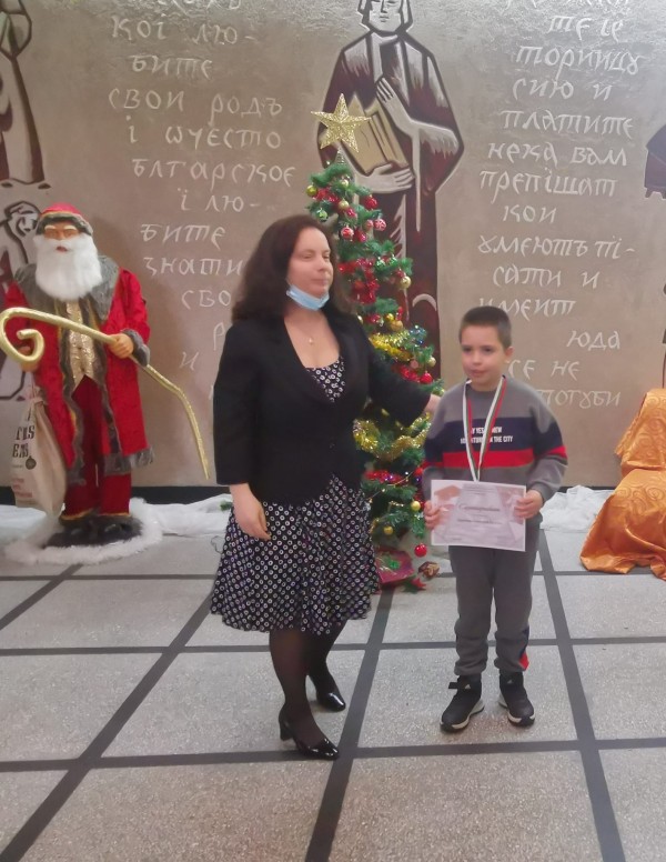 7 б клас са шампионите във футболния турнир на ОУ “Св. Паисий Хилендарски“