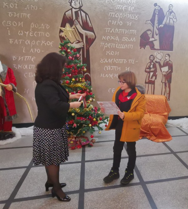 7 б клас са шампионите във футболния турнир на ОУ “Св. Паисий Хилендарски“