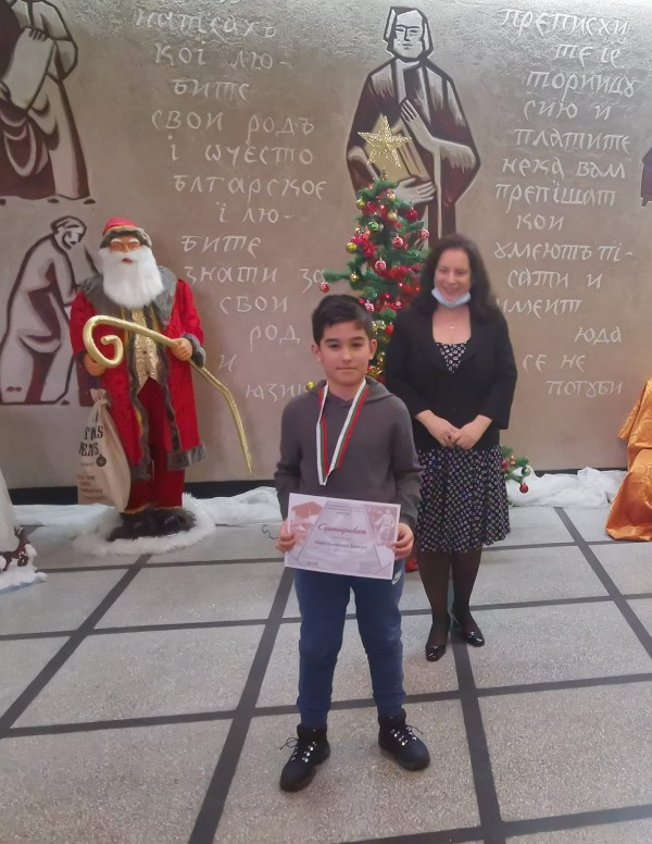 7 б клас са шампионите във футболния турнир на ОУ “Св. Паисий Хилендарски“