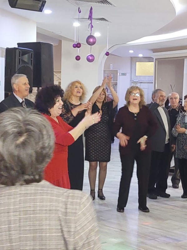 Сърцата на близо 50 златни двойки затуптяха под звуците на Менделсон в Казанлък