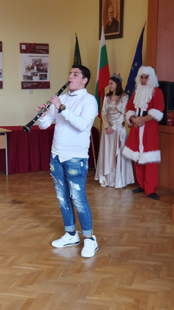Коледният дух завладя ПГ „Иван Хаджиенов“