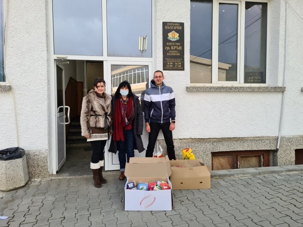 Споделена Коледа и в Антим. Учениците изпратиха хранителни продукти в 7 населени места