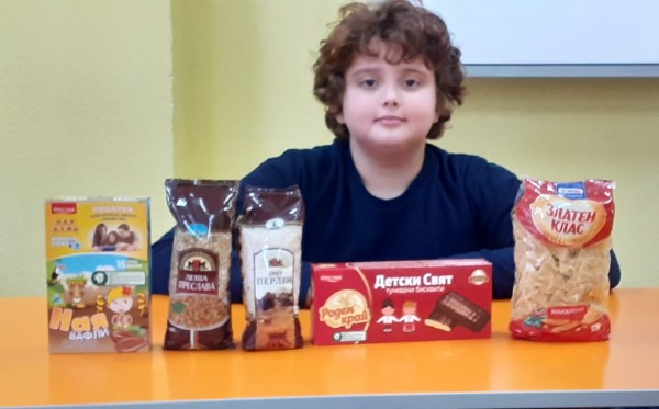 Споделена Коледа и в Антим. Учениците изпратиха хранителни продукти в 7 населени места