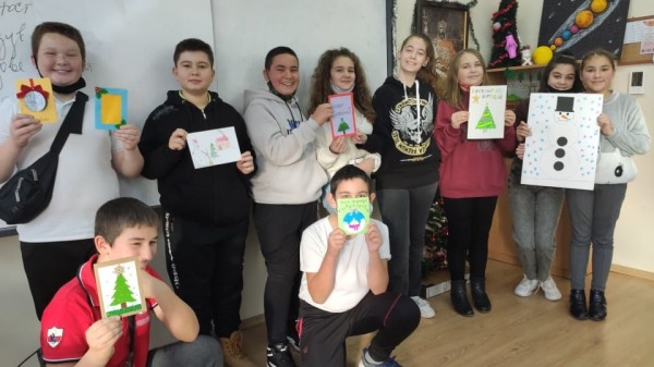 Споделена Коледа и в Антим. Учениците изпратиха хранителни продукти в 7 населени места