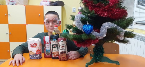 Споделена Коледа и в Антим. Учениците изпратиха хранителни продукти в 7 населени места