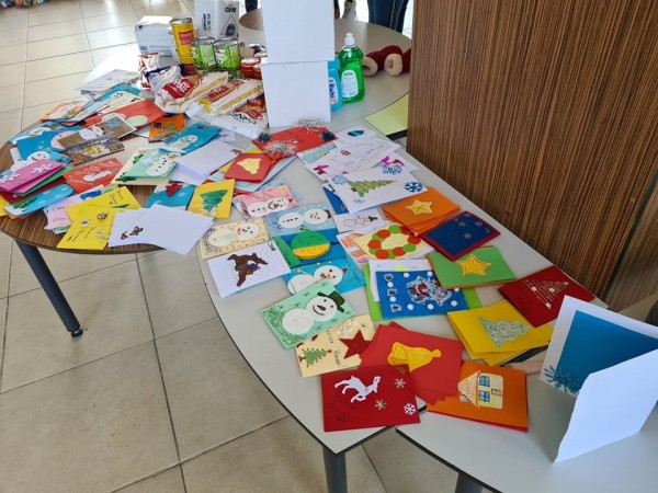 Споделена Коледа и в Антим. Учениците изпратиха хранителни продукти в 7 населени места