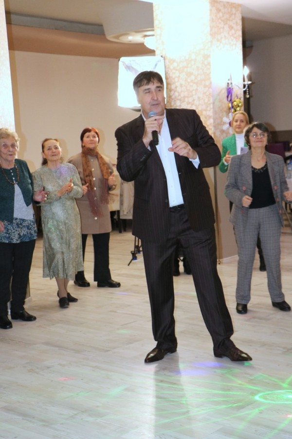 Сърцата на близо 50 златни двойки затуптяха под звуците на Менделсон в Казанлък