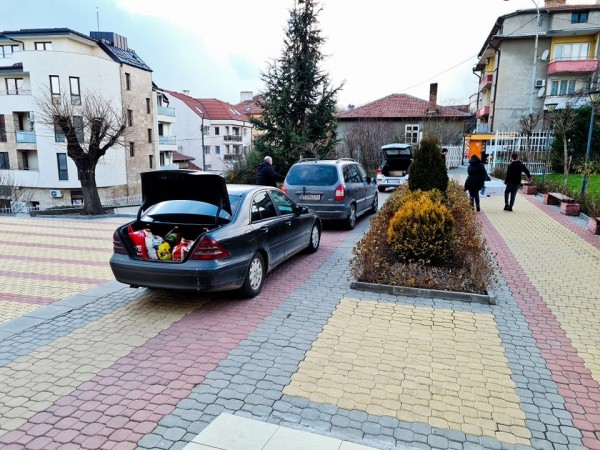 Споделена Коледа и в Антим. Учениците изпратиха хранителни продукти в 7 населени места